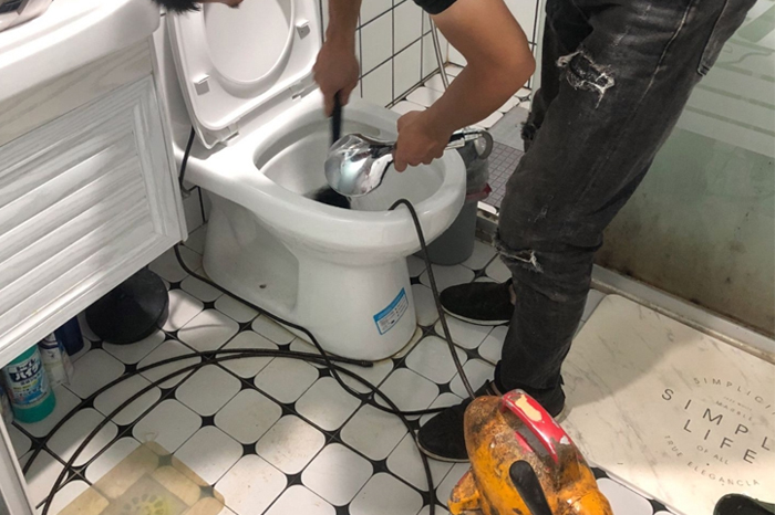 河东区街道马桶堵塞自己疏通还是找师傅？专业上门服务让你省时更省心